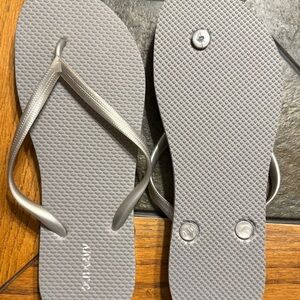 Old Navy Gray Sandals, size 9-10, unisex